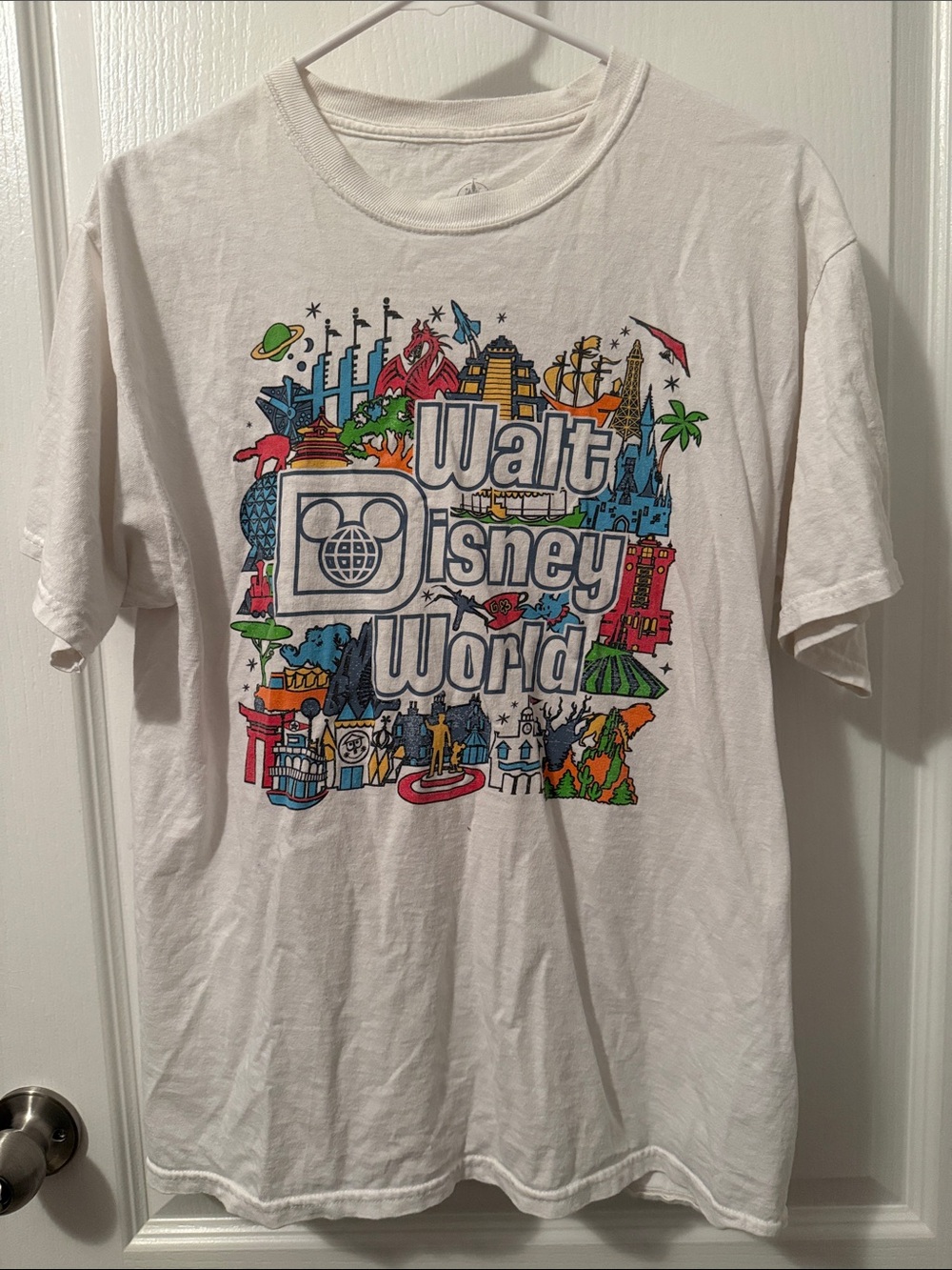 Disney White Short Sleeve Tee with Colorful Walt Disney World Graphic (M)